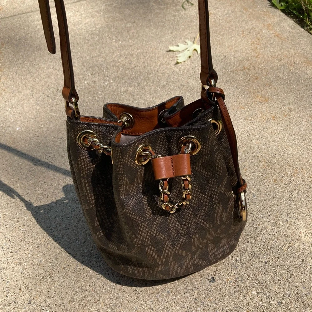 Michael Kors Brown Bucket Bag Crossbody Purse Gold Chain - Picture 6 of 17